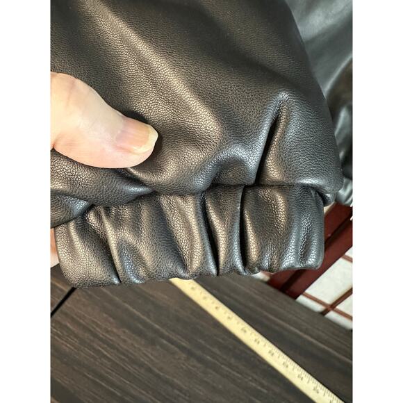 Ashley by 26 International women black faux leather puffer jacket cropped shiny - Picture 4 of 9